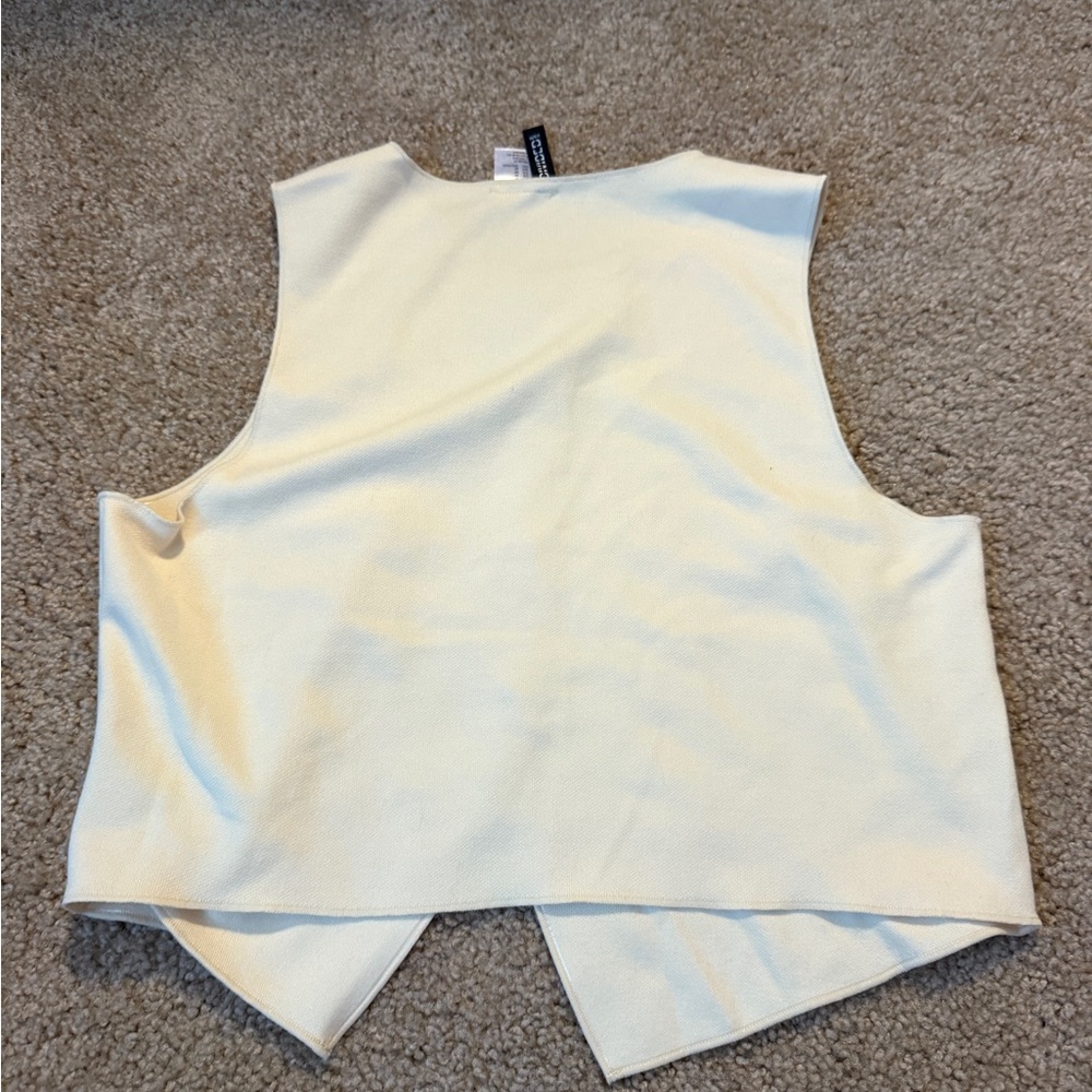 H&M Sleeveless Button Front Knit Top - Picture 3 of 7